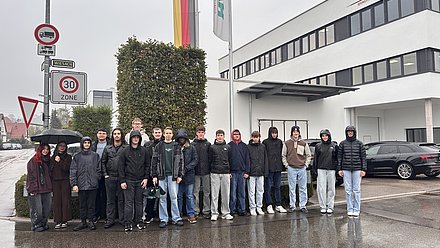 Einblicke in die Praxis: Eingangsklasse der Max-Eyth-Schule besucht Hack Formenbau