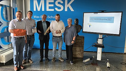 Lernzirkelwagen an die Max-Eyth-Schule übergeben Menschen mit Lernzirkelwagen